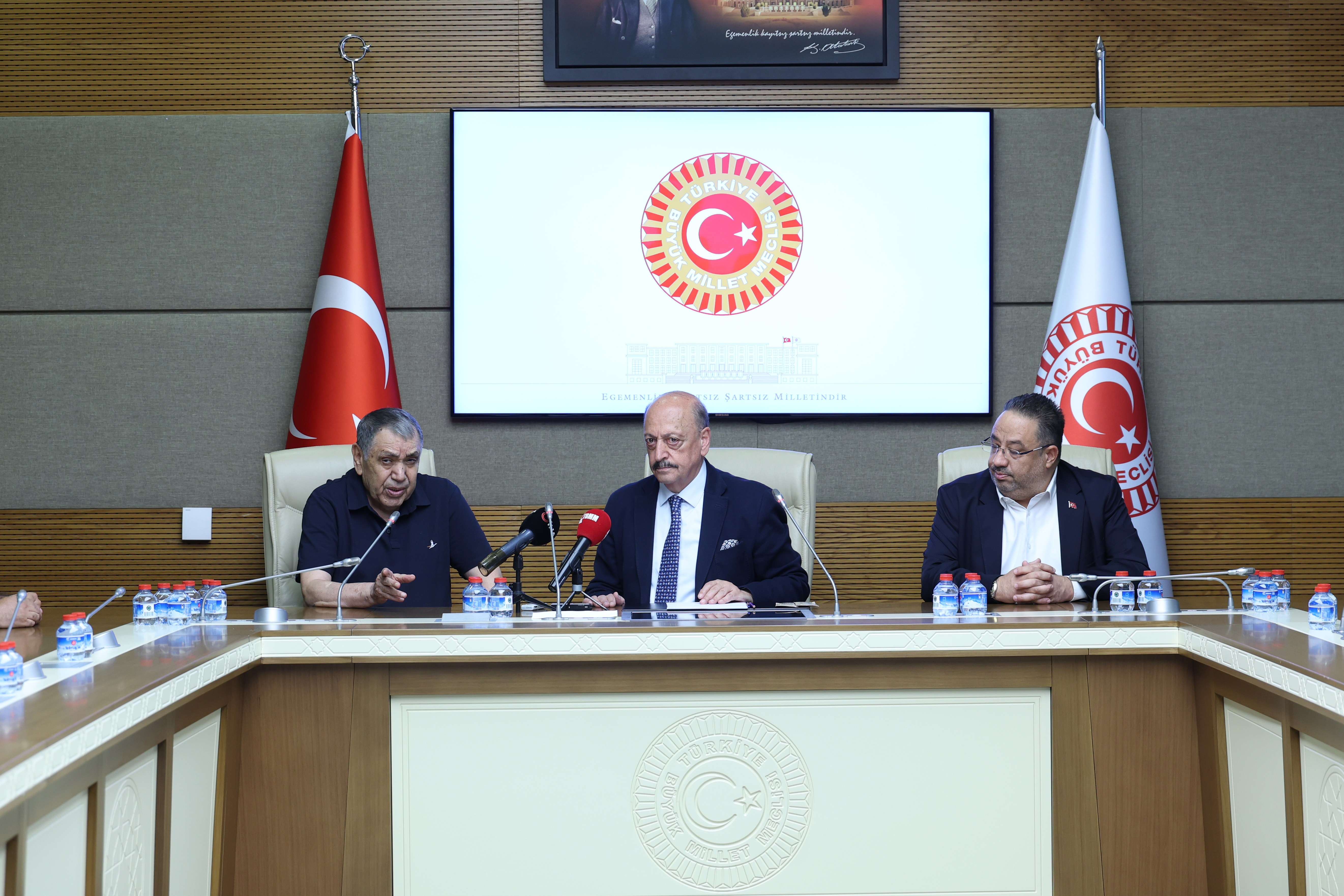 TBMM SAĞLIK, AİLE, ÇALIŞMA VE SOSYAL İŞLER KOMİSYONU BAŞKANI BİLGİN, DORUK MADENCİLİK İŞÇİLERİNİ KABUL ETTİ