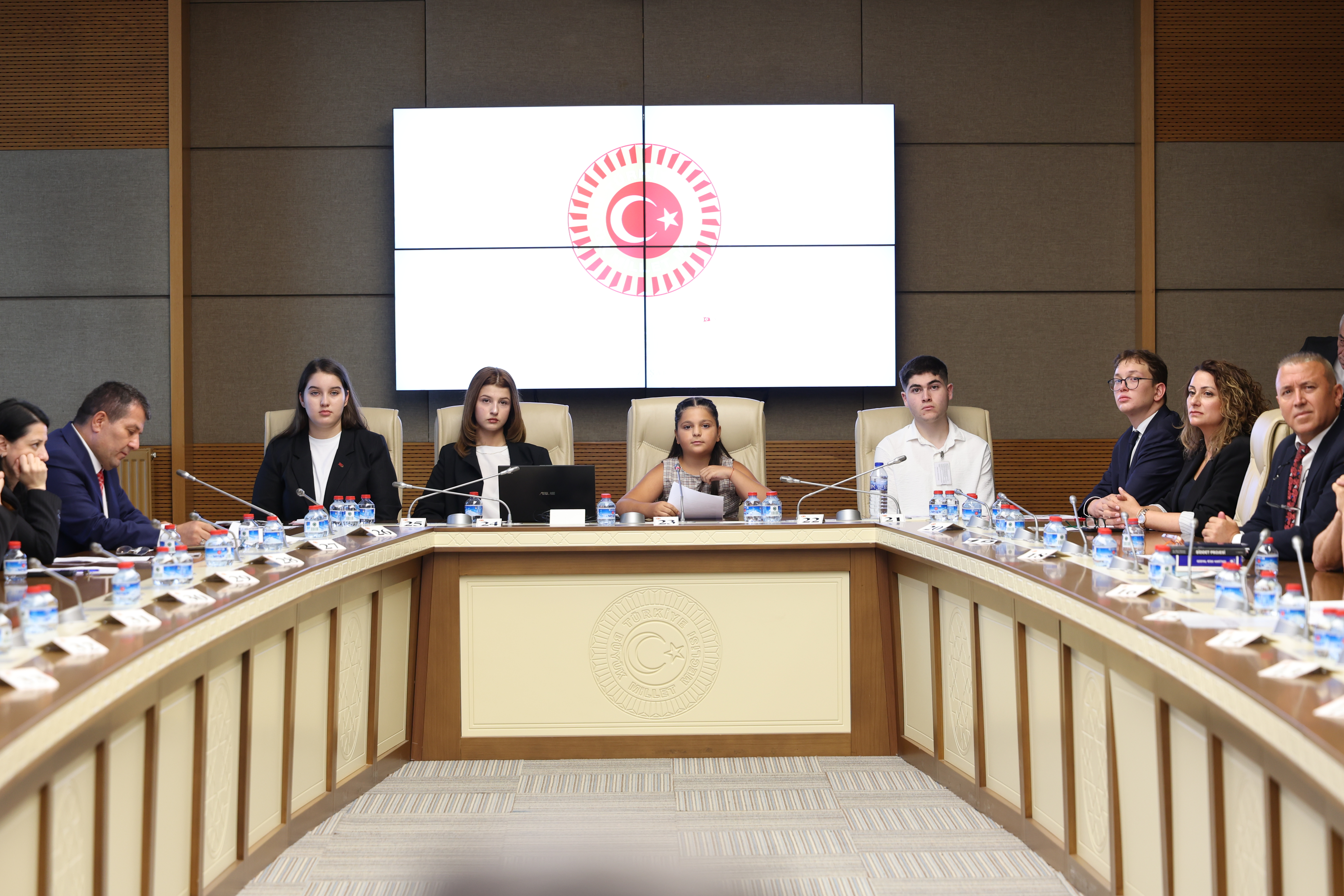 TBMM OKUL SALDIRILARININ NEDENLERİNİ ARAŞTIRMA KOMİSYONU, VELİ, ÖĞRETMEN VE ÖĞRENCİLERİ DİNLEDİ